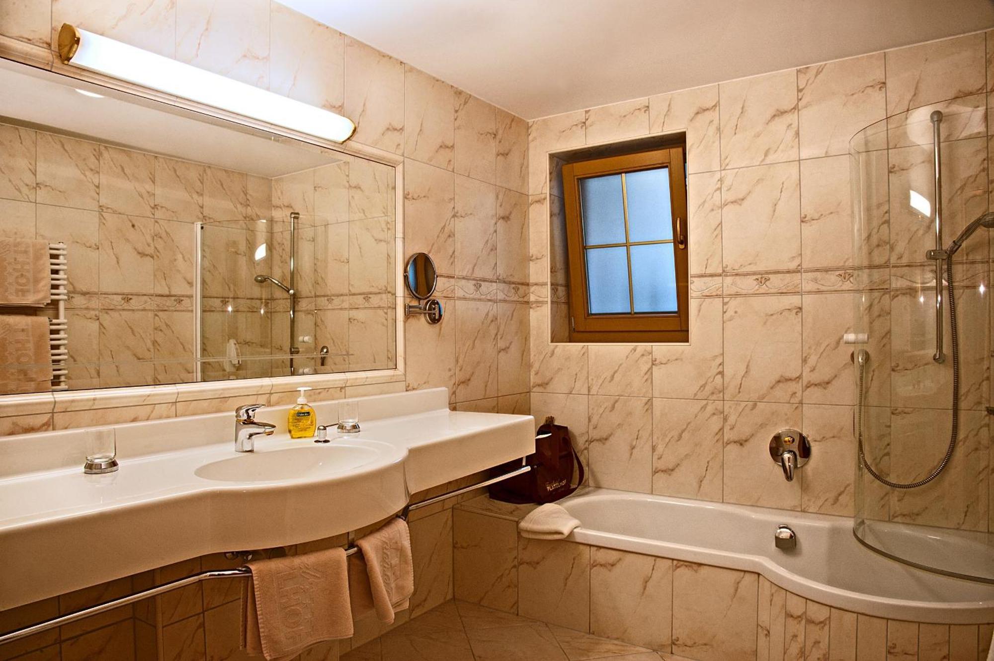 Platzlhof - Mein Hotel Im Zillertal รีด อิม ซิลเลอร์ทาล ภายนอก รูปภาพ